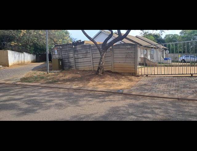 6 BEDROOM HOUSE FOR SALE IN BLOUBOSRAND